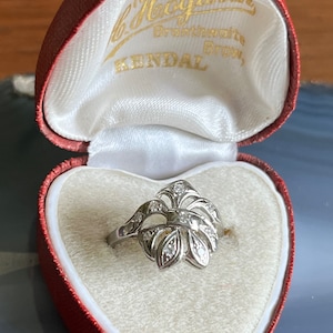 Vintage Art Deco 18K White Gold Diamond Ladies Ring