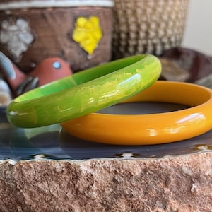 Pair of Vintage Bakelite Bangle Bracelets Apple Green Yellow Marbled