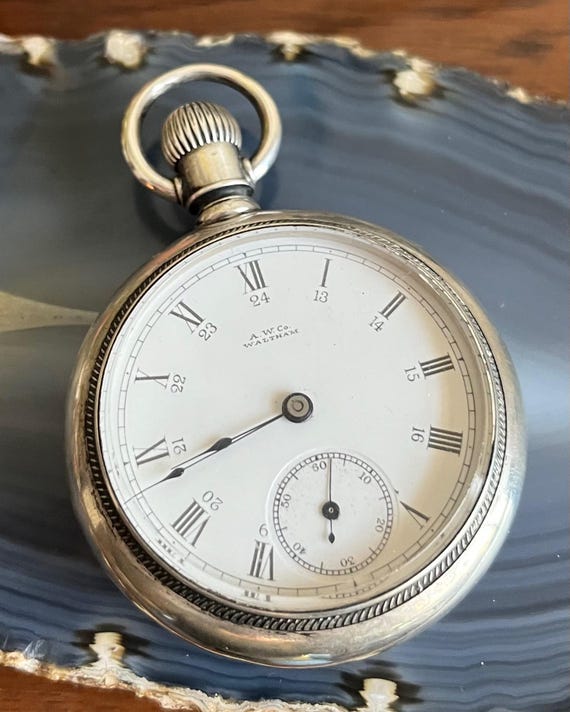 AMERICAN WALTHAM 懐中時計 U.S.A.　アンティーク Antique A.W. Co Waltham Stag Engraved Silver Open Faced Pocket