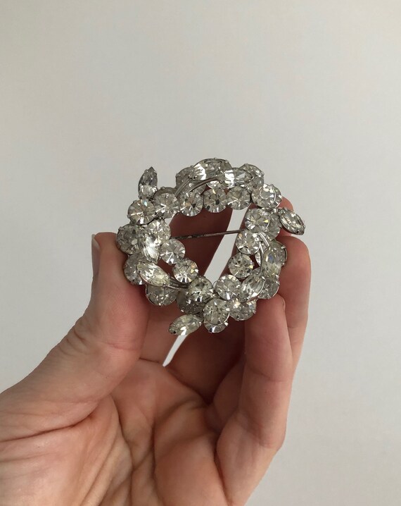 Keyes brooch deals