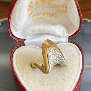 Exceptional Modernist 18K Yellow Gold Pave Diamond Wave Dinner Cocktail Statement Ring