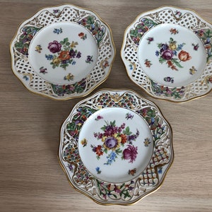 Vintage set van 3 Schumann Dresden Line porseleinen netvormige bloemen 8 & 1/2 inch platen