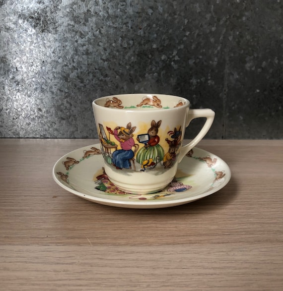 Vintage Royal Doulton Bunnykins Dressing up / TV Time Cup Vintage Royal Doulton Bunnykins Dressing up / TV Time Cup