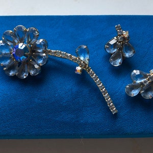 Vintage Mid Century DeLizza Elster Juliana Open Backed Blue Rhinestone Flower Brooch and Clip On Earrings