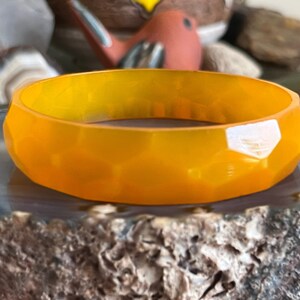 CHOICE Shades of Yellow Orange and Brown Diamond Faceted Bakelite Stacking Bangle Bracelets Vaseline