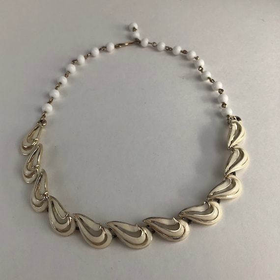Collier Vintage Perles En Verre Blanc Sur Chaine Métal Argenté - Longueur 44.3 Cm - Occasion - #F6