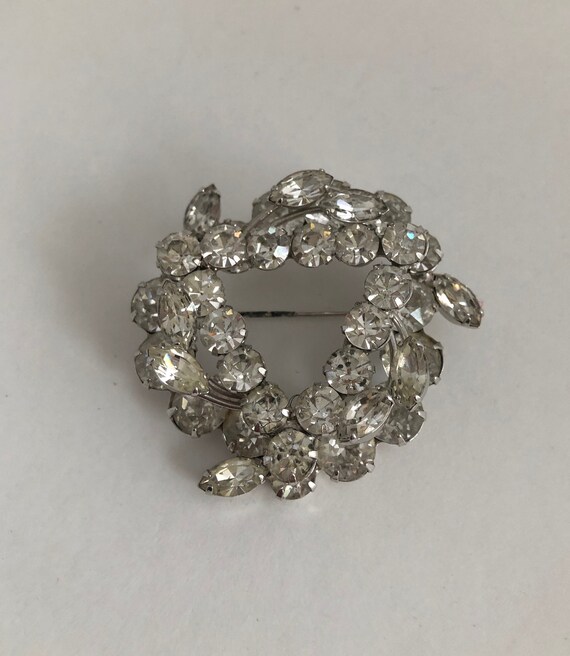 Keyes brooch deals