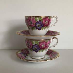Paar Royal Standard Bone China Carmen Fancy Pink Purple Anemone kop en schotel