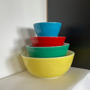 Vintage Pyrex Primary Colors Nesting Mixing Bowl Set