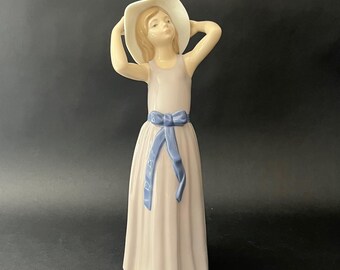 Lladro 'lost in Dreams' Large Figurine (ref. 6313) – Designed by