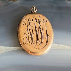 Ciondolo con foto ovale riempito in oro antico