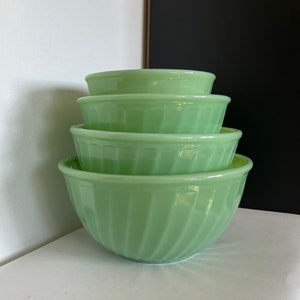Vintage Fire King Set of 4 Jadeite Jadite Swirl Mixing Nesting