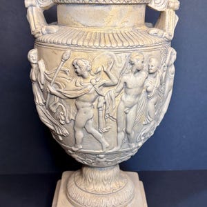 Vintage grekisk-romersk Townley urnvas klassisk backanalisk relief klassisk revival piedestalvas