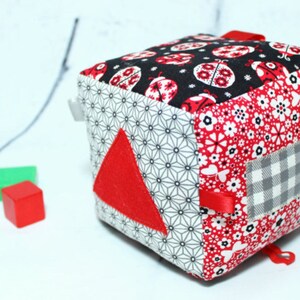 Cube D Eveil Bebe Avec Anneau Dentition En Bois Biojeu Etsy