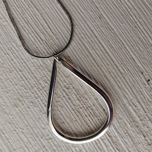 Vintage Silver Toned Teardrop Pendant Necklace