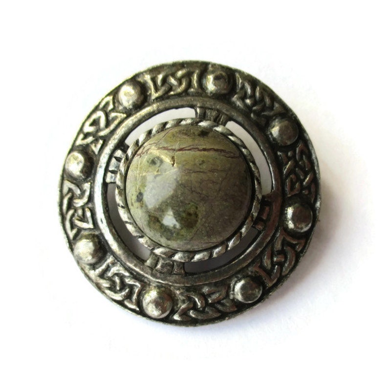 vintage disc brooch marble cabochon Scotland pin shield brooch Scottish hardstone brooch Celtic knotwork #841 traditional clan jewelry