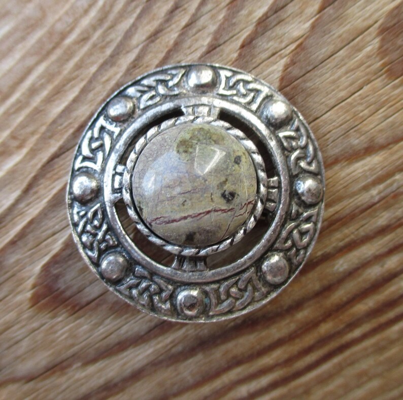 vintage disc brooch marble cabochon Scotland pin shield brooch Scottish hardstone brooch Celtic knotwork #841 traditional clan jewelry