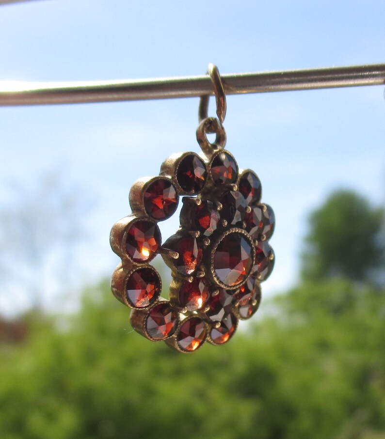 Bohemian garnet pendant vintage Victorian style ruby crimson facetted stones Czech jewellery cluster rose cut red stones necklace dangle