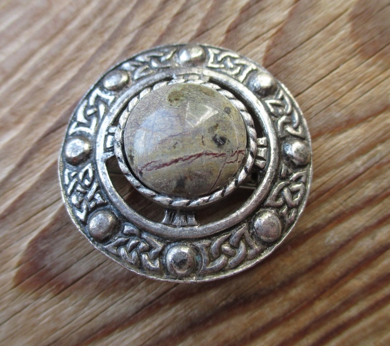 vintage disc brooch marble cabochon Scotland pin shield brooch Scottish hardstone brooch Celtic knotwork #841 traditional clan jewelry