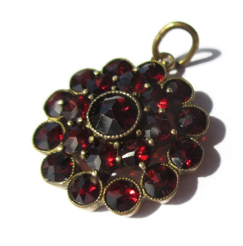 Bohemian garnet pendant vintage Victorian style ruby crimson facetted stones Czech jewellery cluster rose cut red stones necklace dangle