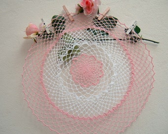 Crochet lace centerpiece-Center in pink and white cotton-Romantic decoration for the table-Colored Center