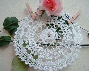 Crochet center with the Irish rose - White cotton doily - Romantic home decoration - Crochet creation for the home