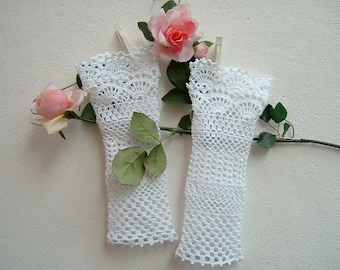 Romantic crochet lace cuffs - White cotton wedding cuffs - Bride and bridesmaids gloves - White fingerless gloves