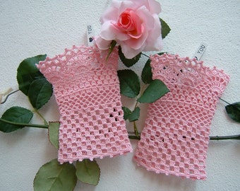 Crochet cuffs in pink cotton-lace sleeves-gloves without fingers-style boho-Polsini for bride and bridesmaids-medium size