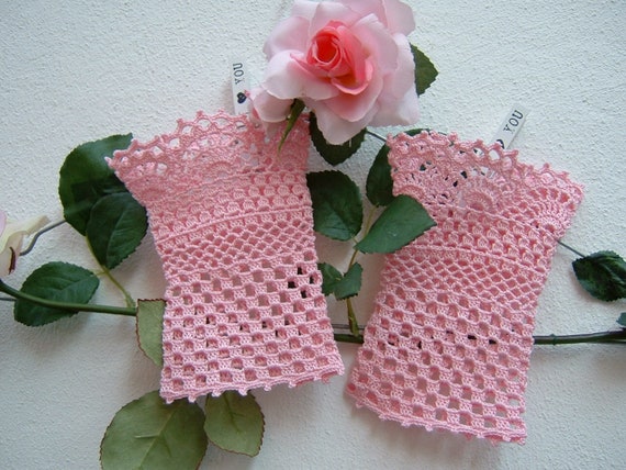Polsini all'uncinetto in cotone rosa-Manicotti di pizzo-Guanti senza dita-Stile boho-Polsini per sposa e damigelle-Taglia media