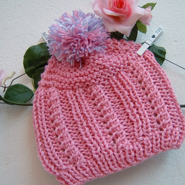 Cappello da donna in lana merino rosa-Cappello con il pompon-Cappello fatto a mano ai ferri-Moda donna inverno