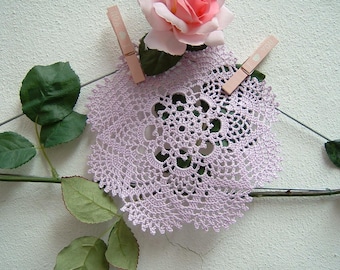 Crochet doily for wedding favors - Lilac cotton confetti holder - Gift for wedding guests