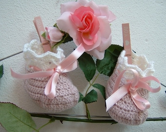 Crochet baby booties-Pink and white pure merino wool slippers-Crochet baby shoes-Size 0-3 months-Girl's fashion