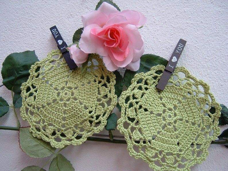 Crochet coasters-Set of 6 acid green cotton coasters-Small crochet placecloths-Crochet centrini table tops 