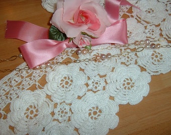 Crocheted lace curtain trim featuring two rows of Irish roses, 50 x 15 cm. White cotton lace. Available upon request.