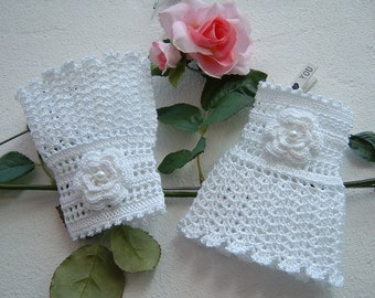 Crochet lace cuffs - Sleeves with Irish roses - White cotton cuffs - Romantic wedding accessories - Fingerless gloves