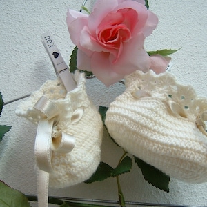 Baby crochet slippers-Ivory merino pure wool slippers-Crochet baby shoes-Winter baby fashion-Size 6-9 months