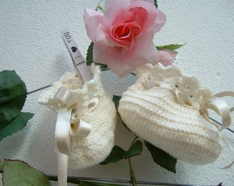 Baby crochet slippers-Ivory merino pure wool slippers-Crochet baby shoes-Winter baby fashion-Size 6-9 months