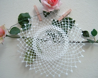 Crochet centerpiece with small decorative flowers - Lace doily - White cotton centerpiece - Italian handcrafted lace