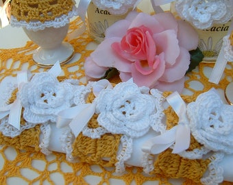 Crochet napkin holder-Set of six alloy yellow and white cotton napkins-Romantic tableware ideas