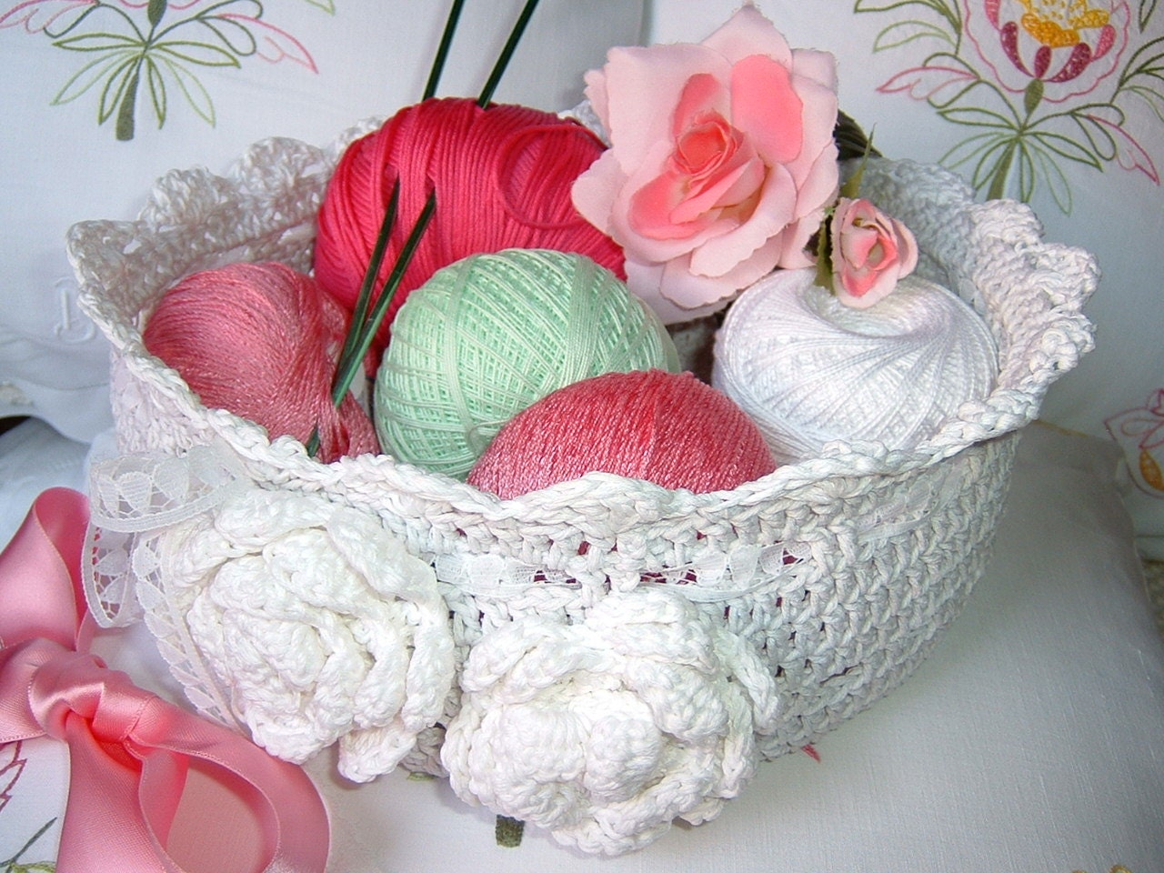 Crochet basket. Light grey cotton basket. Decorative roses applied