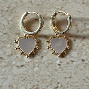 Heart Earrings Mother of Pearl Huggie Earrings Dainty MOP Drop Earrings Minimalist Heart Dangle Earrings Mother of Pearl Heart Earrings