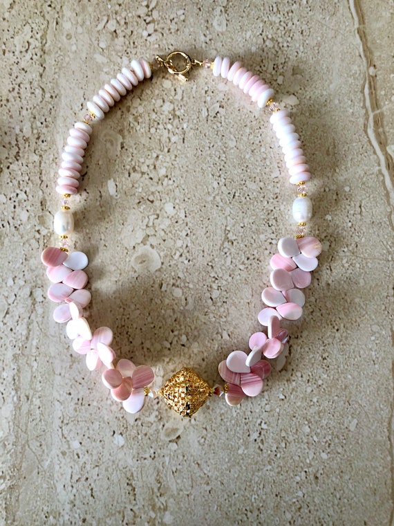 Pink conch shell best sale necklace
