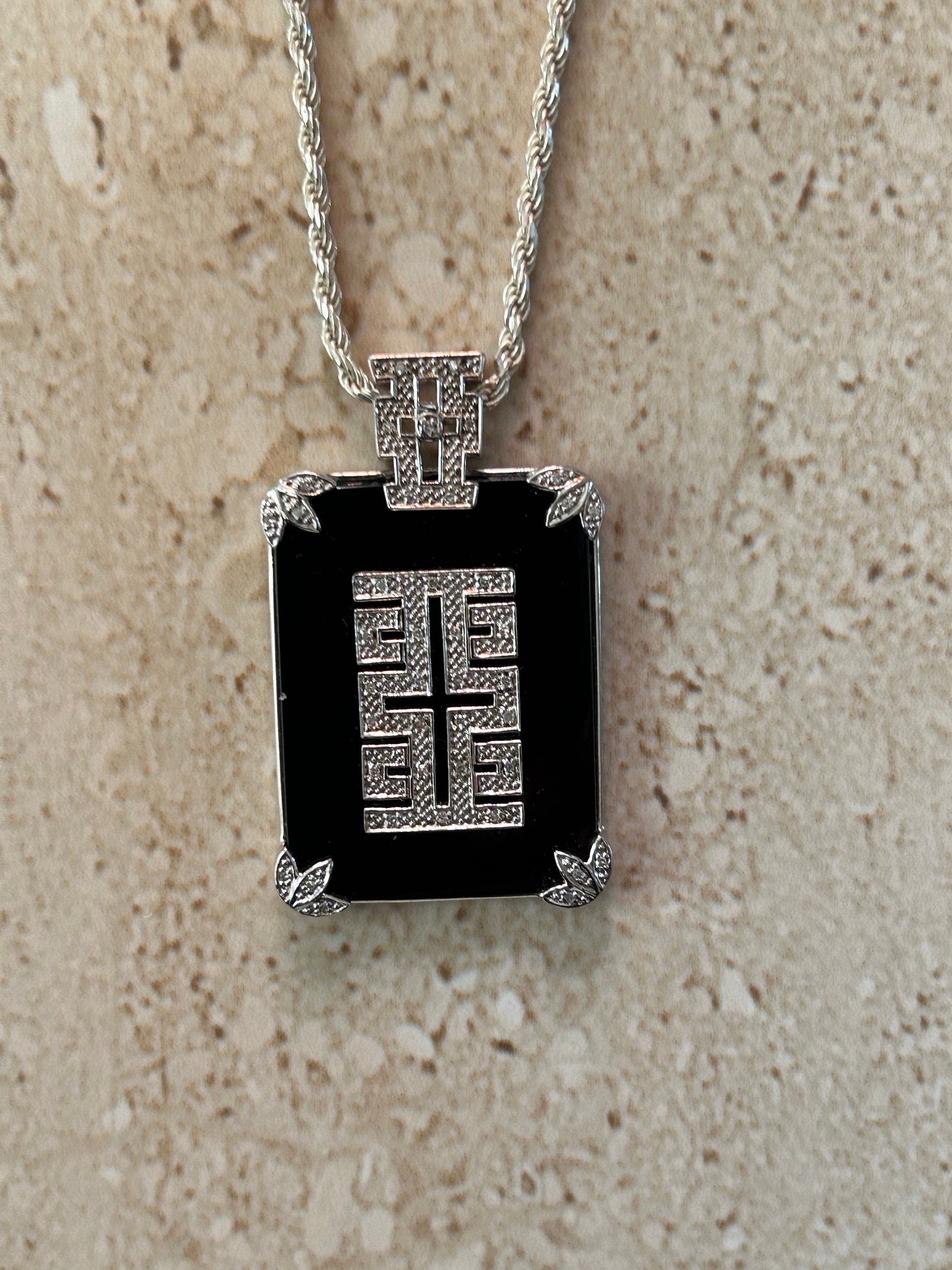 ネックレス・チョーカー TRIOMPHE DE LYS MEDAL NECKLACE IN STERLING SILVER AND ONYX Onyx Pendant Black Onyx Necklace Vintage Black Onyx and