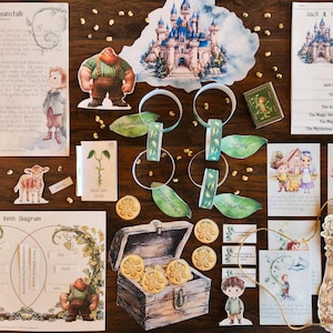 Puede incluir: Colección de materiales educativos para el cuento "Juan y las habichuelas mágicas". Incluye recortes de personajes, una ilustración de un castillo, un cofre del tesoro con monedas de oro y tarjetas de texto. El tema son los cuentos de hadas.