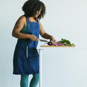Stonewashed Denim Apron - Jean kitchenware - Organic cotton indigo dyed denim crossback apron with big pockets