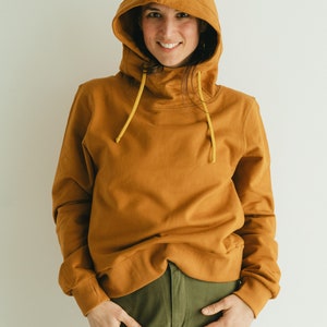 Viento Hoodie organic cotton hooded sweatshirt with a big hood and high neckline and deep pockets Curry