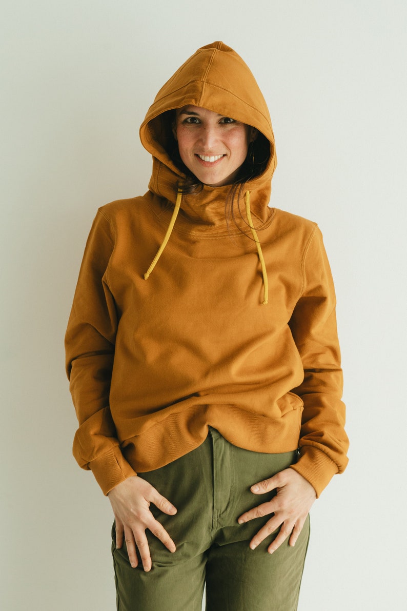 Viento Hoodie organic cotton hooded sweatshirt with a big hood and high neckline and deep pockets Curry