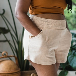 Piedra Shorts - Mid length shorts with pockets - soft and comfortable shorts