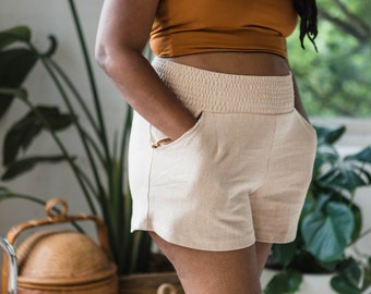 Piedra Shorts - Mid length shorts with pockets - soft and comfortable shorts