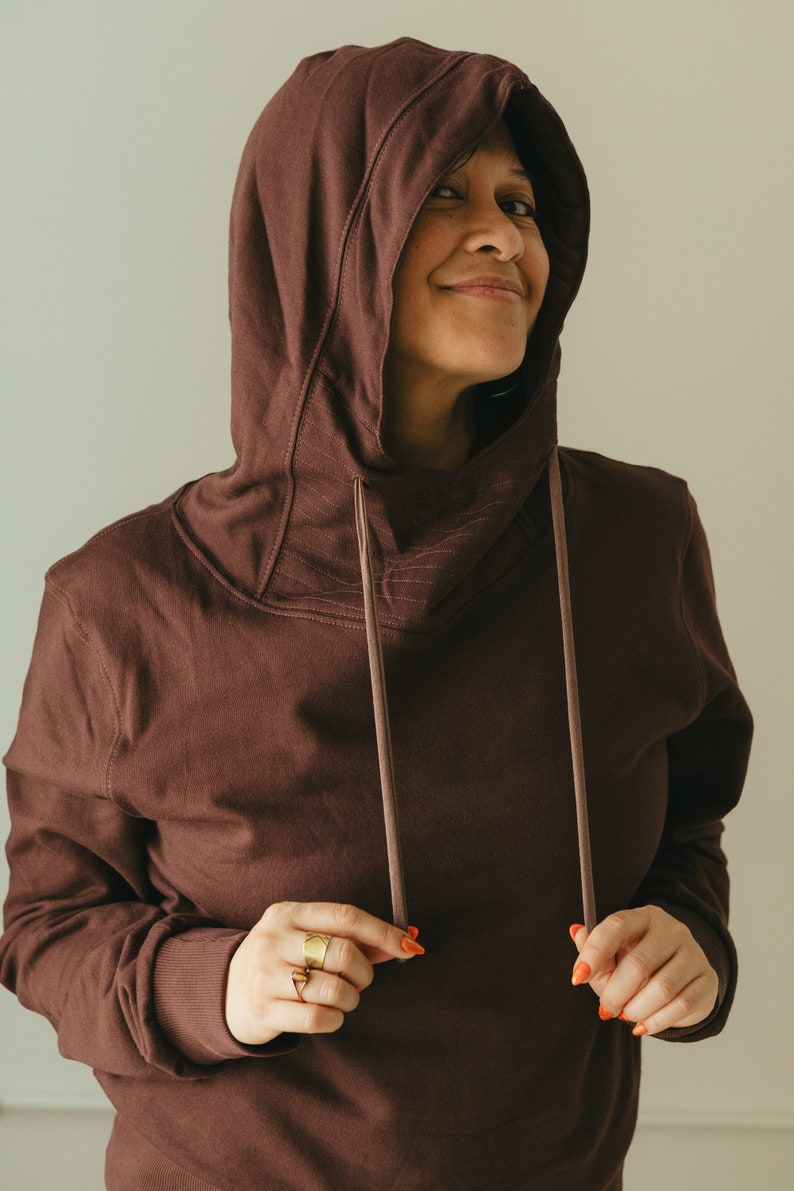 Viento Hoodie organic cotton hooded sweatshirt with a big hood and high neckline and deep pockets image 8